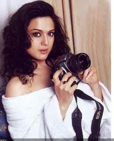 FansPREITYZINTA's tweet photo. #HappyBirthdayPreityZinta keep healthy and better than before! Love it! TING!;-) http://t.co/VabaklNoR8