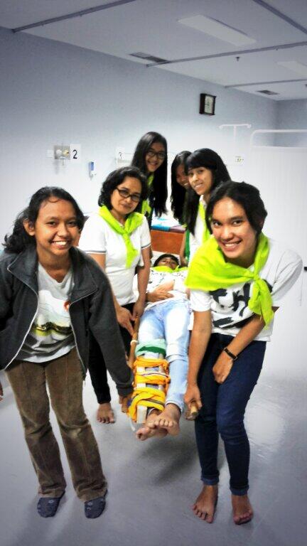 Adventist_YES's tweet photo. Evakuasi Korban #YESBSTC http://t.co/EimSWCwfGy