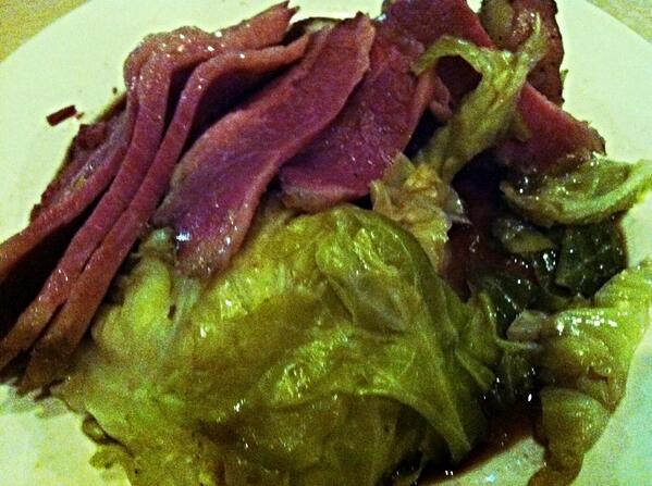 tvdinner's tweet photo. Amazing Irish comfort food of corned beef &amp; cabbage at lefty o'douls pub #sanfrancisco #irish http://t.co/s5qoXY5Z9Y