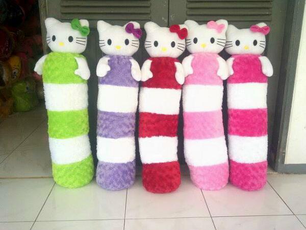 bubu68203744's tweet image. Guling HK 90x30cm IDR55 Pin.28CB4086 BubuStore #sofaanak #boneka #matrasboneka #hellokitty