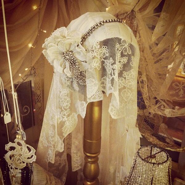 Sheelin Lace London tweet media