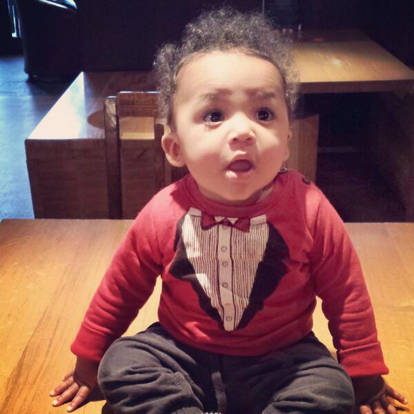 Waiting for his lunch dates <a href="/iamintothis/">I Am Into This</a> <a href="/iamand/">Amanda Valéria Silva</a> <a href="/DaffodilWaves/">Nicola</a> @nicolto arrive