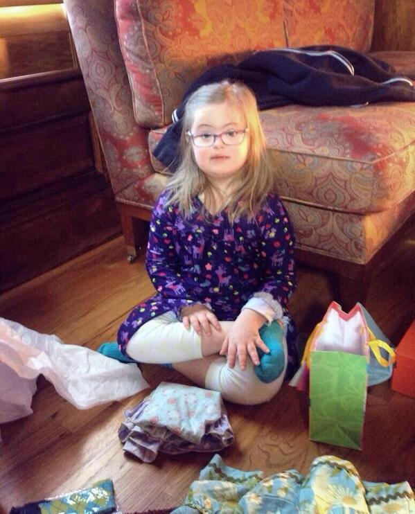 MattyBRapsJP's tweet photo. 【ツイート訳】
今日妹のSarahが8歳になったよ！誕生日おめでとう世界で一番の妹！(^^)💓 http://t.co/xJA9ngrvJZ