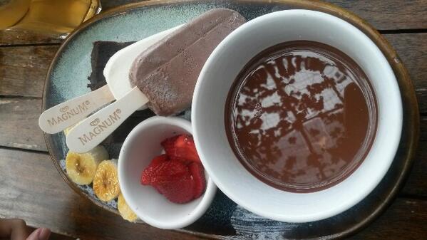 kardo_riko's tweet photo. At magnum cafe grand indonesia with @AuliaVemi @hariant @iil_aswat... @tiarasanders07 lu kemna???? http://t.co/92B1T0HTW1
