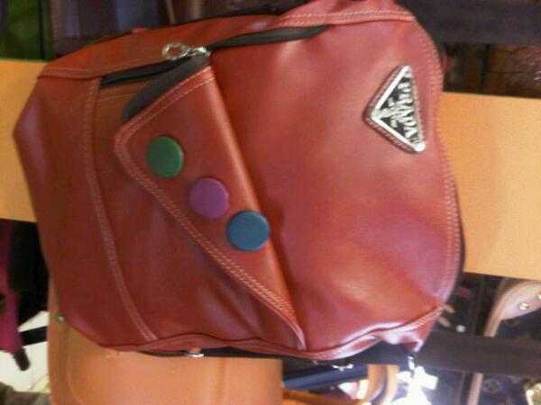 rismadamayan15's tweet photo. @Iklan24Jam @IklanJuragan @IklanOnlineShop new! Prada slempang 69ribu~ PIN: 220A49CF http://t.co/Oc0w9ford7
