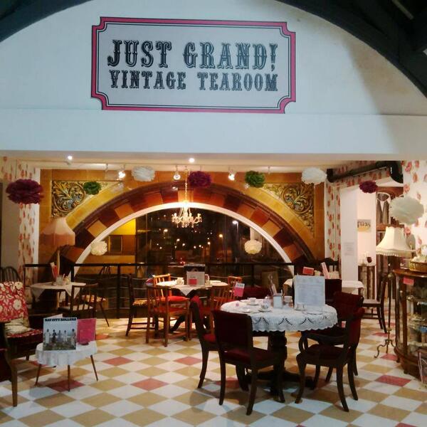 NorthernQtrLS1's tweet photo. Just Grand! Vintage Tearooms @FKFJanine re-opens in its new location @HandpickedHall today! Come &amp; see the new look! http://t.co/04vkkAvpVI