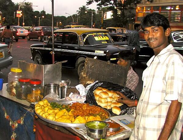 lpwoods93's tweet image. @CharlieFoskett sounds like a mad dream, I&apos;m just having some street food! #pritesh #stillinindia #streetfood