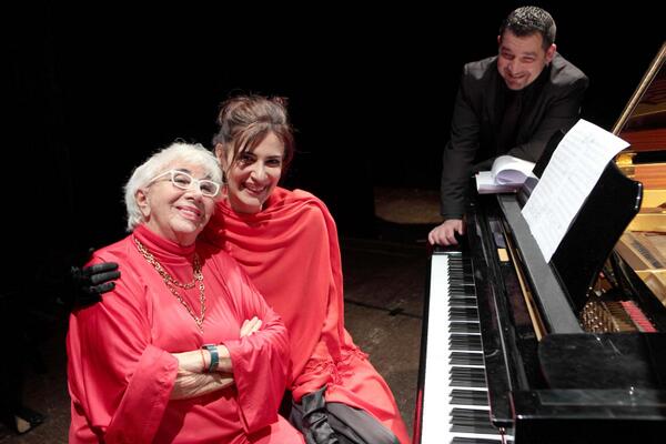ComuneFidenza's tweet image. Stasera, ore 21.00, Teatro #Magnani  in  scena lo spettacolo di Lina Job #Wertmuller “Un'allegra fin de siecle"!