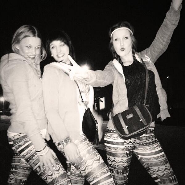 JorunnVdb's tweet photo. #friendies #xmossvieren #kapotzijn! @GrittGoovaerts  @LoekeLemmens http://t.co/FGMN8xuwps