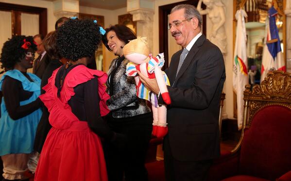 GobiernoDanilo's tweet photo. Presidente Medina inicia ejecución de 190 proyectos culturales a nivel nacional http://t.co/M9peqc8HuW http://t.co/cYgHRN2SHy