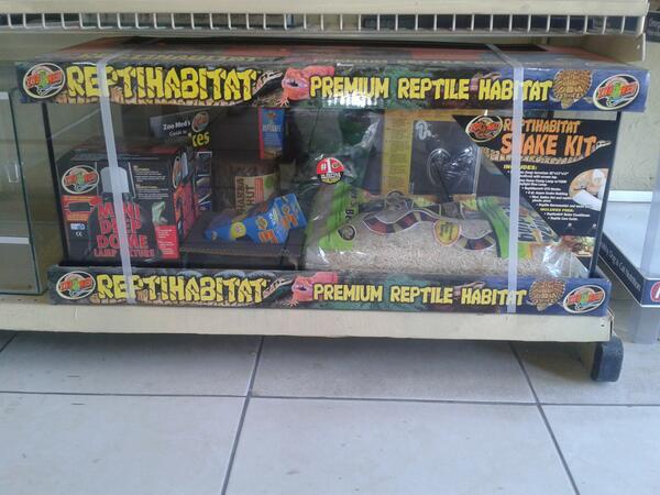 ExoticChile's tweet photo. BUEN DÍA  A NUESTROS AMIGOS DE TWITTER HOY KIT DE SERPIENTE A SOLO $124.900 DE 76X30X30.  SALUDOS http://t.co/dFyCSbfvO2