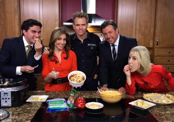 meghanmongillo's tweet image. I won #bigdipper #SuperBowl dip-off. Comedian Christopher Titus loved my #pizzadip :) @ABC22FOX45