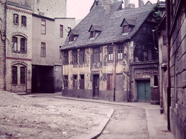 thorip65's tweet photo. Die kleine Marktstrasse 1961 http://t.co/vQNwoJLzPm