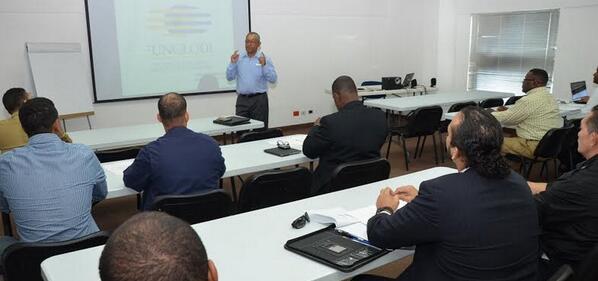 ceinett's tweet photo. Experiencia no es lo que sucede a un hombre, 
es lo que un hombre hace con lo que le pasa. T.J
CURSO #SEGURIDAD http://t.co/HAiASipW2t