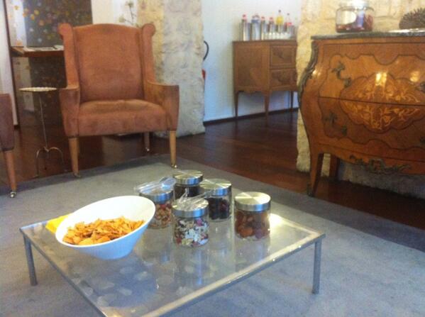 alborgis's tweet photo. Openbar del hotel Lorette en #paris cerca de la zona de #pigalle http://t.co/WJq95MZFiZ