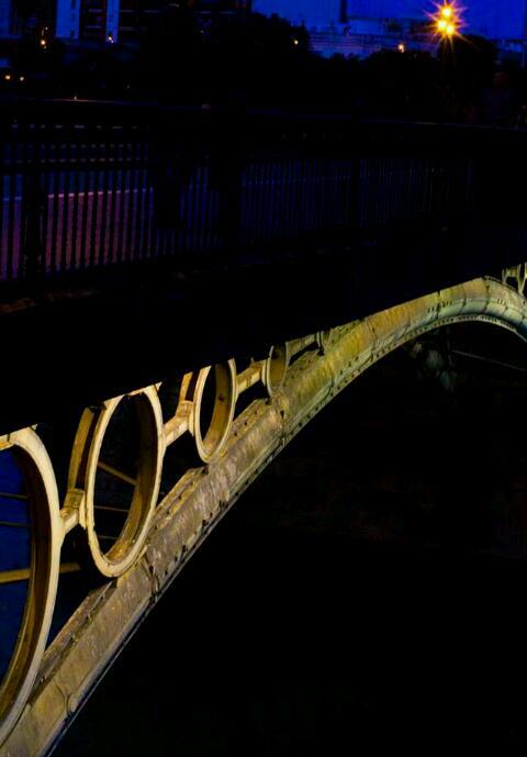 Triana, qué bella te pones al caer el sol...