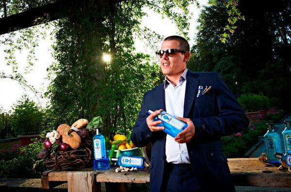 BombayMixology's tweet photo. #bombaywmib winner Matteo Vanzi has created "The Red Carpet" an exclusive new signature cocktail for @VirginAtlantic. http://t.co/I1PLDYjbv5