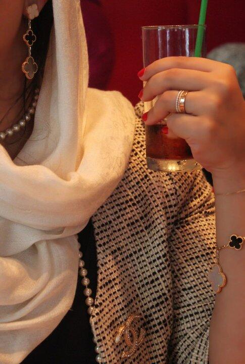 ShareefLibki's tweet image. ما زلت أبحث عن امرأة 
بلقيس على عرشها
كليوبترا في مملكتها 
شجرة الدر بــ كبريائها
شرقية بــ شموخها

** لبكي الشريف **