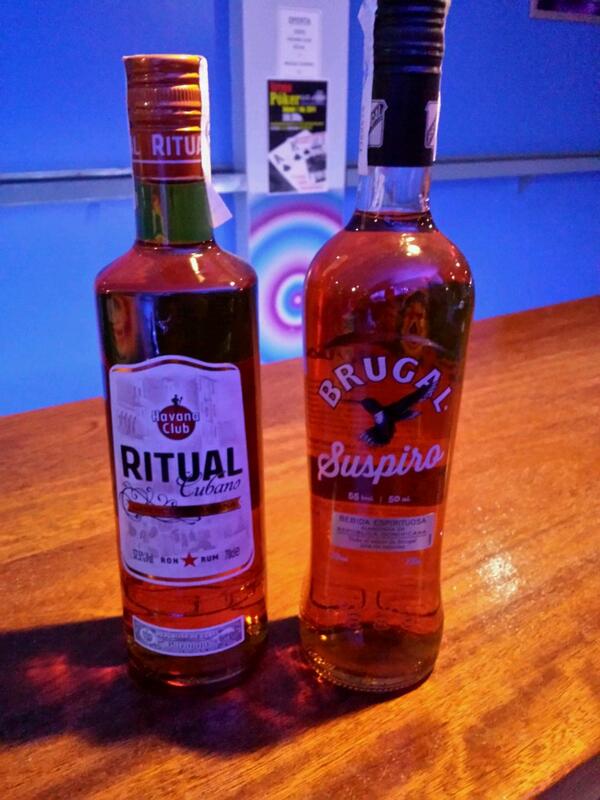 CAFPUBLUZDELUNA's tweet photo. Recordar durante el mes de febrero brugal suspiro y havana club ritual por solo 3 euros la copa http://t.co/aGdalrkYZH