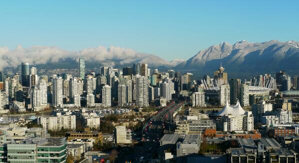 CityofVancouver's tweet photo. The mountains are in HD today! What a gorgeous morning in #Vancouver. #viewfromcityhall http://t.co/CUdpYZUXrX