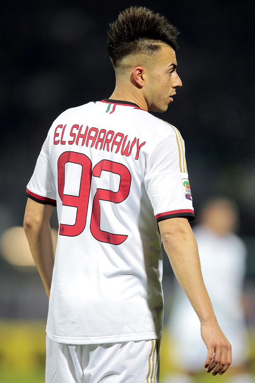 MotivacionesF's tweet image. "La vida me dio 2 piernas para jugar fútbol, no para estar detrás de una mujer a la que no le intereso" - El Shaarawy