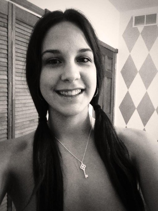 #RT My cam is open! 2960 tokens until a hot wax &amp; oil show! Tip 500 tokens for any 6 vids on my profile<a href="/tag/rt"class="tags">#RT</a>