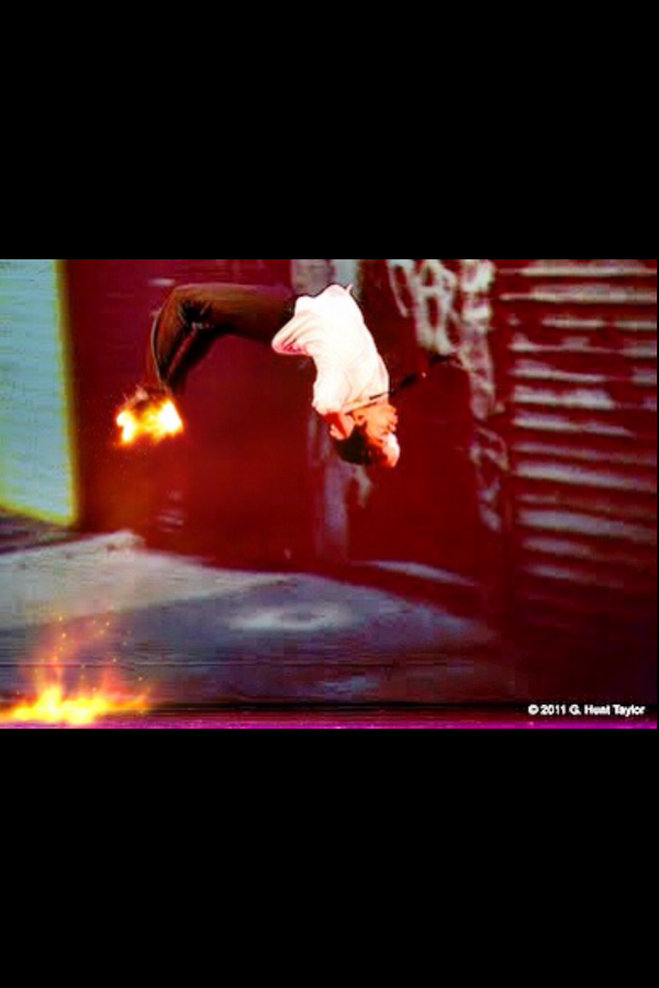 Dance10Carlos's tweet photo. Chillin' in the air. Hunt Taylor Photography
#badboysofdance #stageonfire http://t.co/871JjETXc7