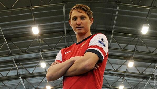 ftransfers's tweet photo. OFFICIELLT: Kim Källström klar för Arsenal! http://t.co/k97AacGkO0 http://t.co/YBpwNTrDyr