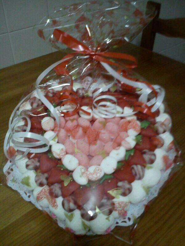 MIPaulasierra's tweet photo. Tartas para el día de los enamorados a 10 euros;))). NI SE LO PENSÉIS "SORPRENDEL@" http://t.co/5sa1FNaTpS