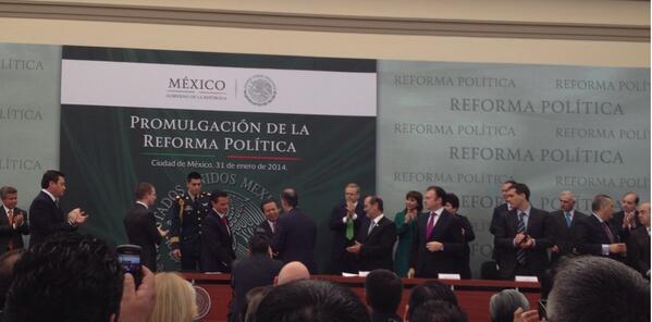 JoseEAlfaro's tweet photo. En la promulgación de la Reforma Política con el Presidente Enrique Peña Nieto @CCQ_PRI @IvonneOP http://t.co/bGSHnQN4pU