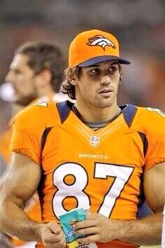 Auzzyboy24's tweet photo. For all of you ladies not sure who you want to win the Super Bowl.... http://t.co/g7HrajRSFw