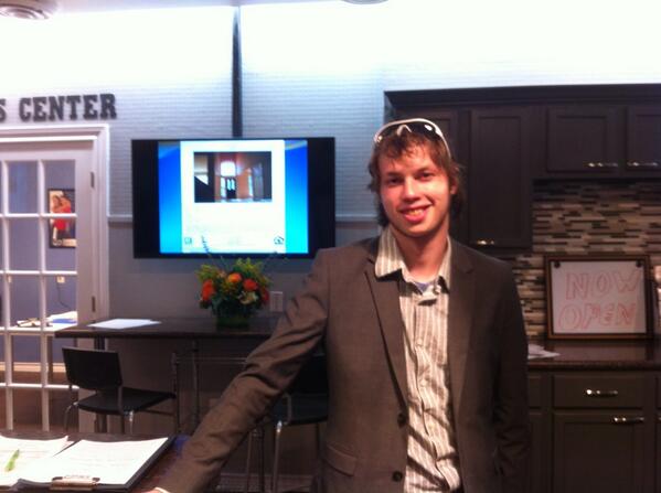 _HoustonHomes's tweet image. Jake Broyles, manager of Realty Executives located inside HEB Plus at stone oak is looking for agent.