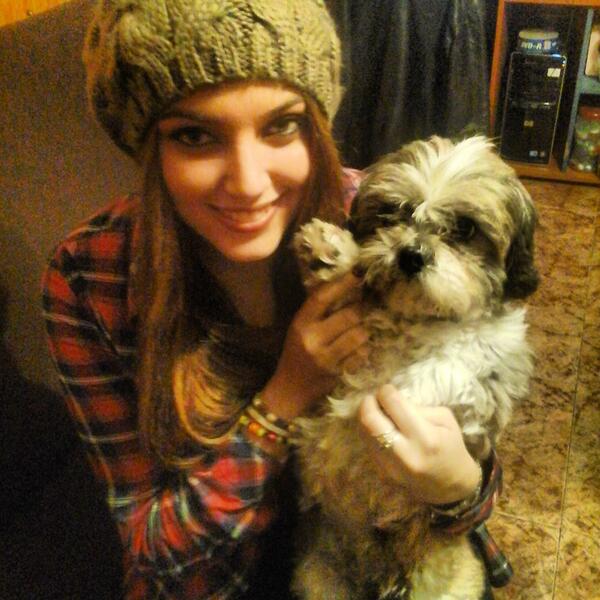 Ali_gom's tweet photo. @MarioGD24  niñooooo vuelve ya de Irlanda!! Tus hermanas te echamos muuucho de menos ♥ http://t.co/uNySGevhhB