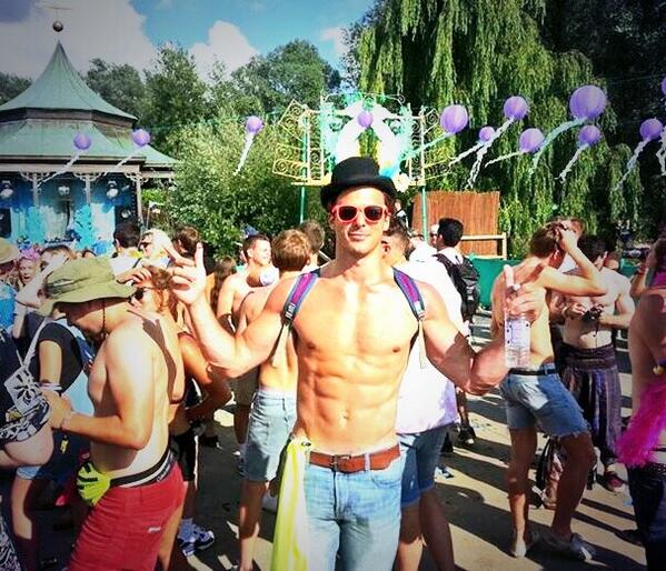 harison_edwards's tweet photo. Can't wait for music festivals this summer #sgp #gg #hideout #tomorrowland http://t.co/Wf43TxeJtD