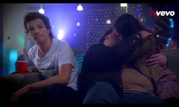 irishsinging's tweet photo. #MidnightMemoriesVEVORecord #MidnightMemoriesMusicVideo this just describes my love life. http://t.co/dykB6x0tAq