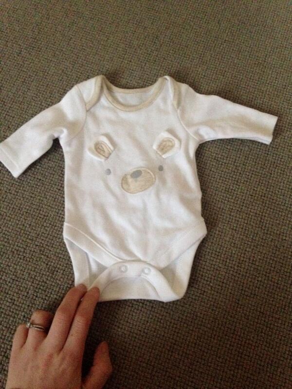 BiancaAustin90's tweet photo. Cant believe how tiny my babys first clothes were. She was so diddy💕#tinyBaby http://t.co/bn4unOiFoT