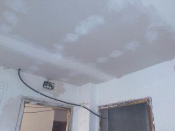Colocando techos en #pladur en una vivienda de #valencia. Barrio de "la isla perdida"