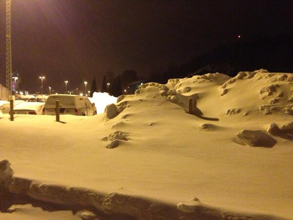LisbethIversen's tweet photo. Parkering på Kjevik flyplass- fortsatt ledige plasser! http://t.co/uYzg2bnf9q