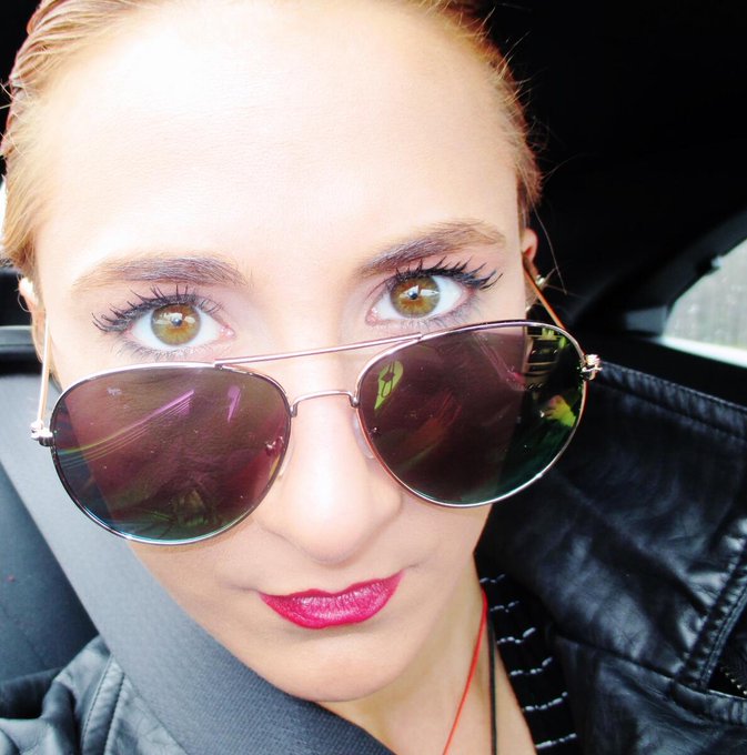 #greeneyes #eyecandy #lipstick #sunglasses #redhead http://t.co/n22jfXm2oe<a href="/tag/greeneyes"class="tags">#greeneyes</a><a href="/tag/eyecandy"class="tags">#eyecandy</a><a href="/tag/lipstick"class="tags">#lipstick</a><a href="/tag/sunglasses"class="tags">#sunglasses</a><a href="/tag/redhead"class="tags">#redhead</a>