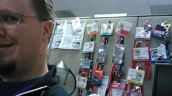 jaron95's tweet photo. "Oh are you a Comic-Con fan?" "Who? Me? Eh." #newguyatwork http://t.co/v1bLTxbSrh
