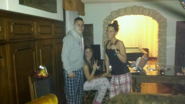 markos612's tweet photo. Cumple de compadre isra!! Te deseo lo mejor... fiestaaaa....@irraysule http://t.co/UnXVTnyUwS