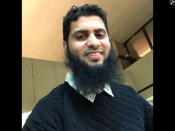 mshal232_'s tweet photo. شكلي اذأ جاني شايب وقال لي إذا كبرت بزوجك بنتي http://t.co/EzXghh3jC4