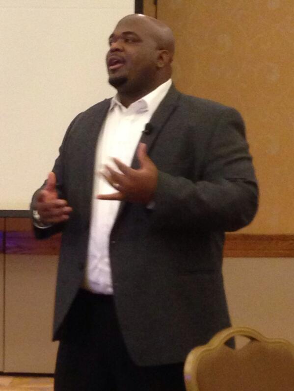 thubten's tweet photo. The final talk at #SignalCon is exceptional. I'm in love with @El_Speaks. http://t.co/rl3bdC2Zfe