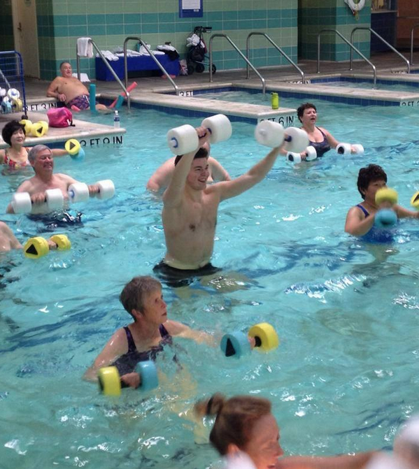 BackRowSports's tweet image. ICYMI: Tomas Hertl is rehabbing his knee in a pool with old ladies.  Details: bit.ly/LyoPQN
