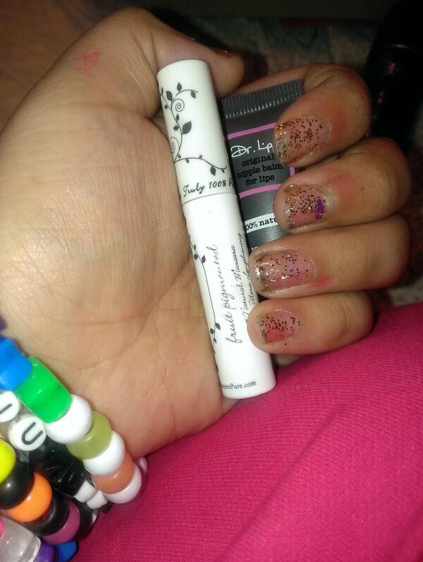 YaziMars's tweet image. My favorite samples from my #birchbox #RubyWing #ColorChangingNailPolish #FruitPigmentedMascara #NippleBalmForLips