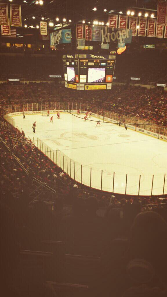 sbachleda's tweet photo. Thanks for the @DetroitRedWings tickets @DSports1051 #winning http://t.co/IlRcRDOoxd