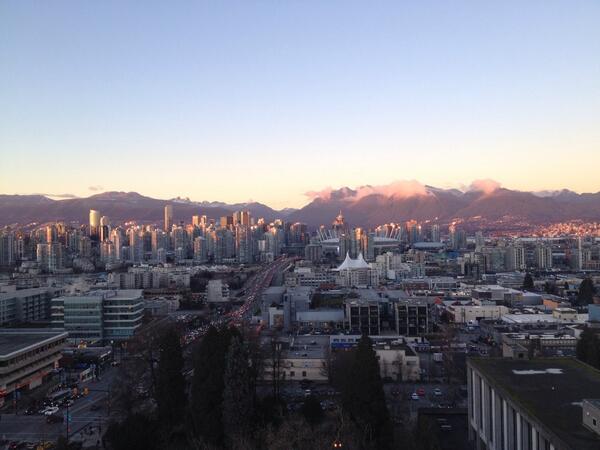 CityofVancouver's tweet photo. Cotton candy clouds on the mountains in #Vancouver now. #viewfromcityhall http://t.co/Rq5susIMkc