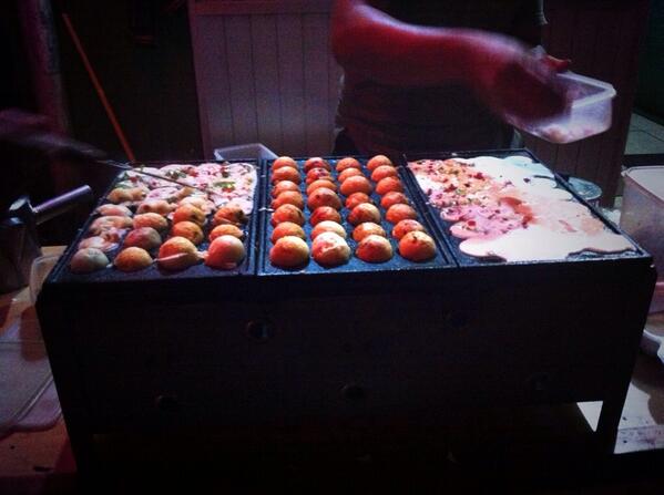 Akhirnya.. Setelah lama ga kesini.. The best takoyaki in town.. 12 pcs, only 25k! Harga tetep murah, rasa tetep enak!