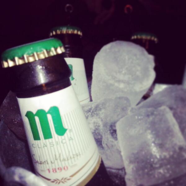 Sooonsoon's tweet photo. Entre un cubo, tú y yo. http://t.co/cs9SVyuhCh