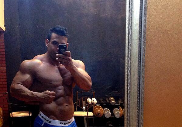 heman_pgb's tweet photo. Acabando la sesión de hoy , empinadisimo! Miami beach ! http://t.co/pFjWTm7bpx